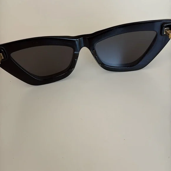 BOTTEGA VENETTA Black Cat-Eye Sunglasses - Picture 9 of 10